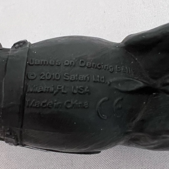 Safari Ltd 2010 James On Dancing Bells Horse with Rider Toy Figure - Picture 7 of 8